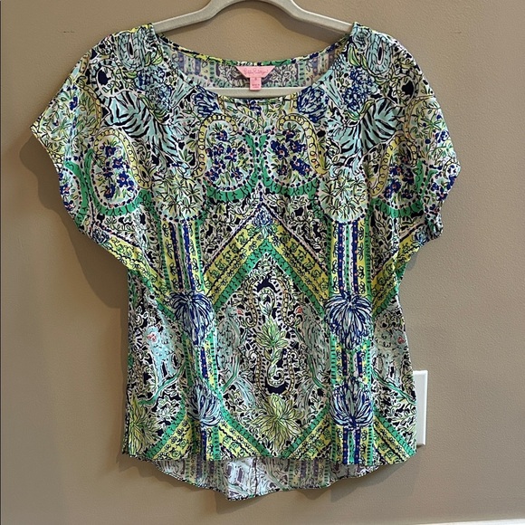 Lilly Pulitzer Cap Sleeve floral Print Top Rayon Size Small - Picture 1 of 10